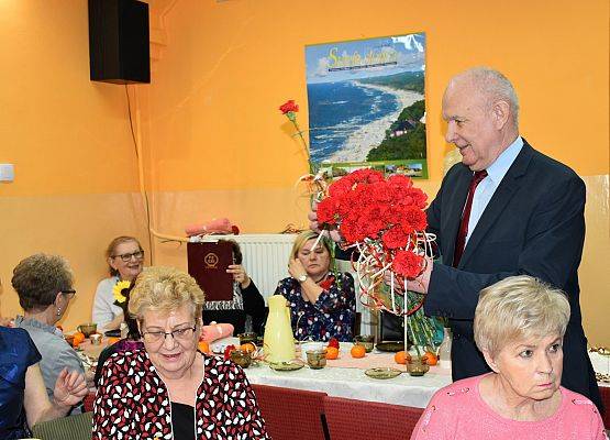 Starosta uhonorował kobiety