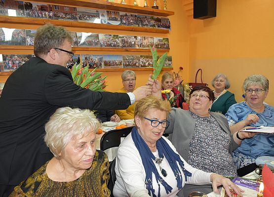 Starosta uhonorował kobiety