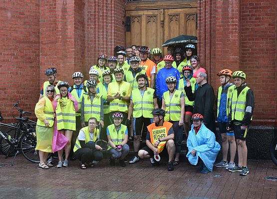 Pielgrzymi w drodze na Jasną