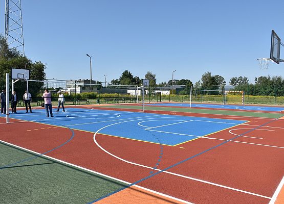 Boisko przy PCE na 2 miesiące