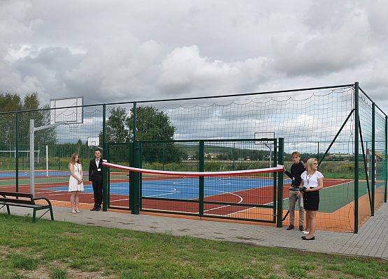 Boisko przy PCE przekazane do