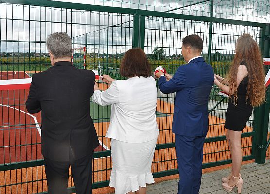 Boisko przy PCE przekazane do