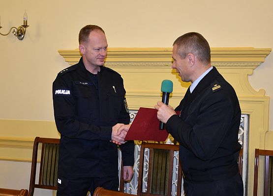 Defibrylator w starostwie już