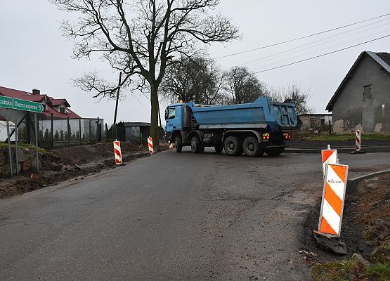 Do Janowic nową nawierzchnią