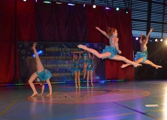 Dziewczęta w tańcu