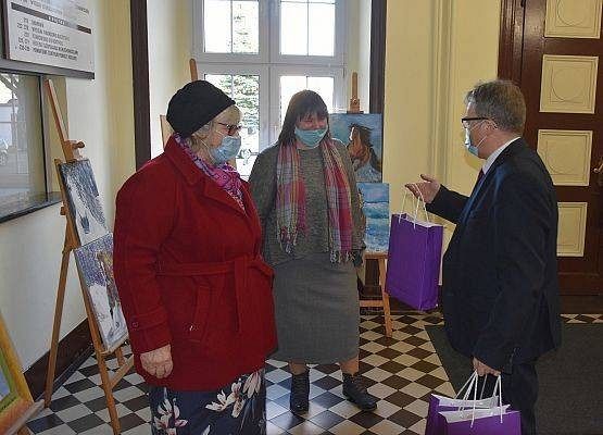 Wręczenie upominków dla