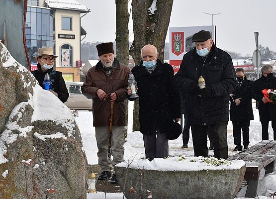 Symboliczne znicze od