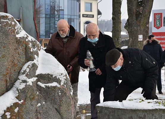 Symboliczne znicze od