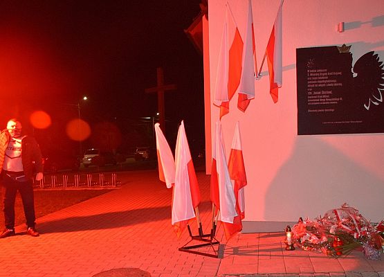 Race pod tablicą pamiątkową