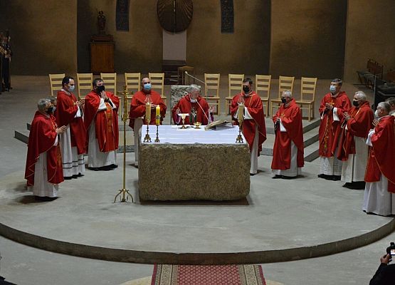 Biskup wraz z koncelebrantami