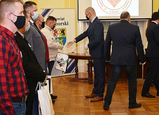 Wręczanie drobnych upominków