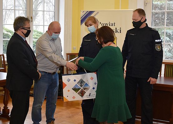 Starosta przekazuje powiatowe