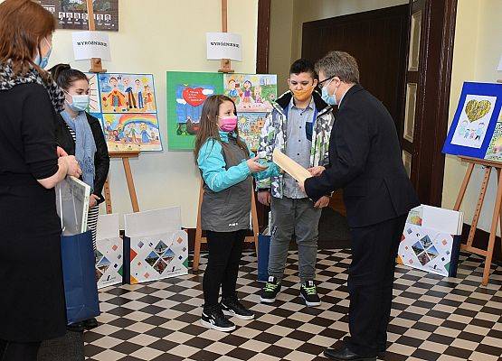 Wicestarosta wręcza nagrody