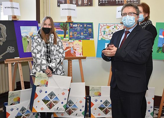 Wicestarosta z laureatką