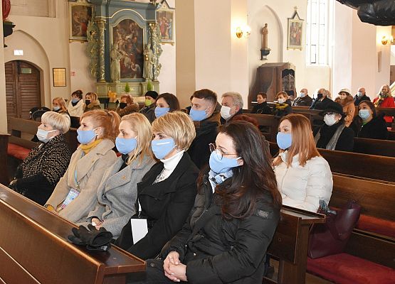 Uczestnicy mszy w intencji