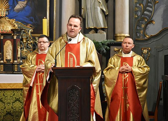 Od lewej: o. R.Zioła, o.