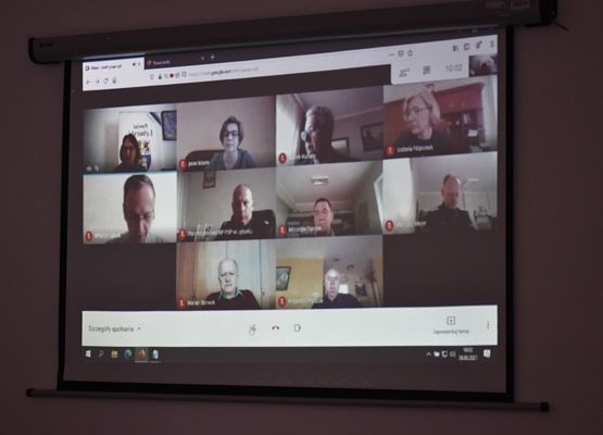 Telekonferencja z udziałem