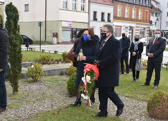 Złożenie kwiatów przez