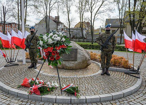 Warta honorowa przy Obelisku
