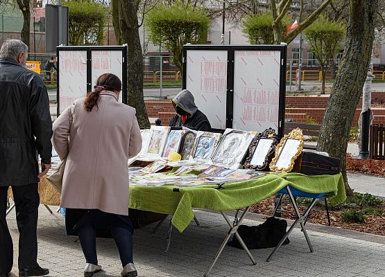 Stoisko jarmarczne ze św.