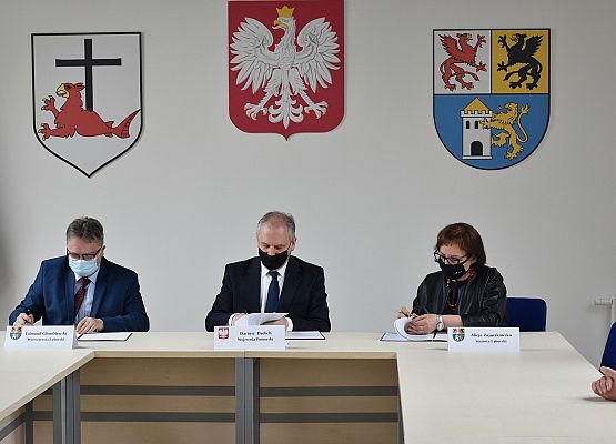 Moment podpisania dokumentów