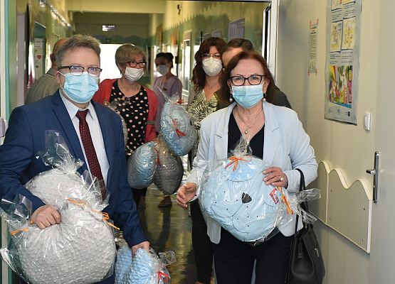 W szpitalu z upominkami