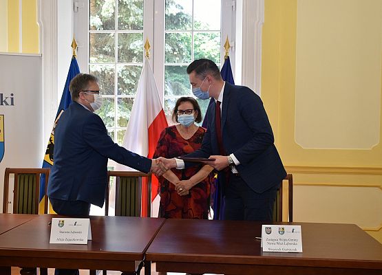 Gratulacje po podpisaniu