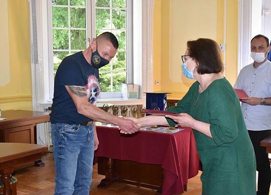 Starosta Lęborski wręcza