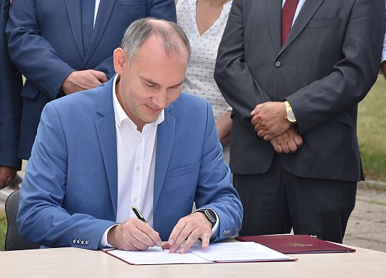 Podpisanie umowy na nadzór