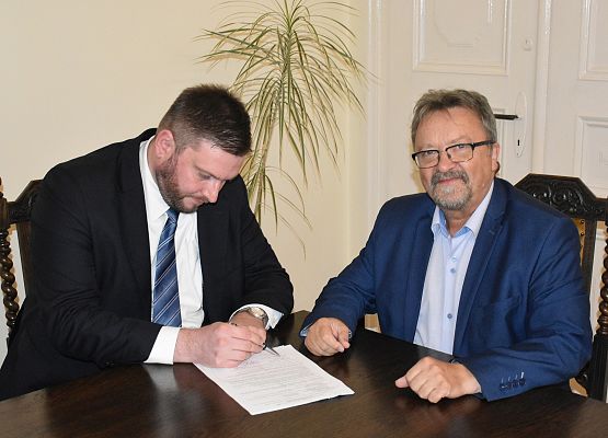 Umowy podpisuje pełniący