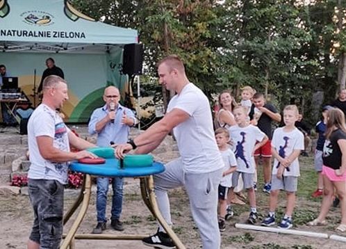 Karlikowo - siłowanie na rękę