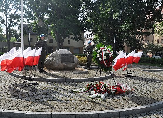 Warta Honorowa przy Obelisku