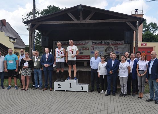 Kwiaty składa delegacja 1.