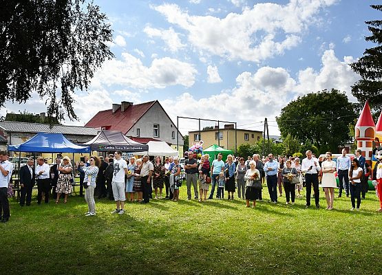 Uczestnicy dożynkowej zabawy