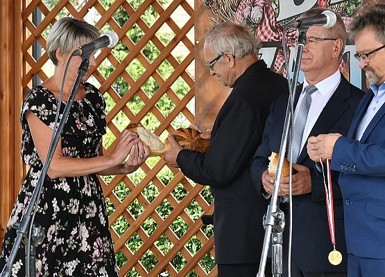 Dzielenie chlebem z udziałem