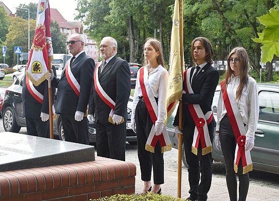 Poczty sztandarowe przy Płycie