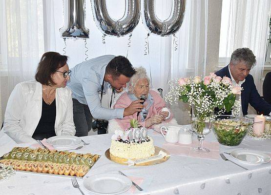 "Szła dzieweczka" w