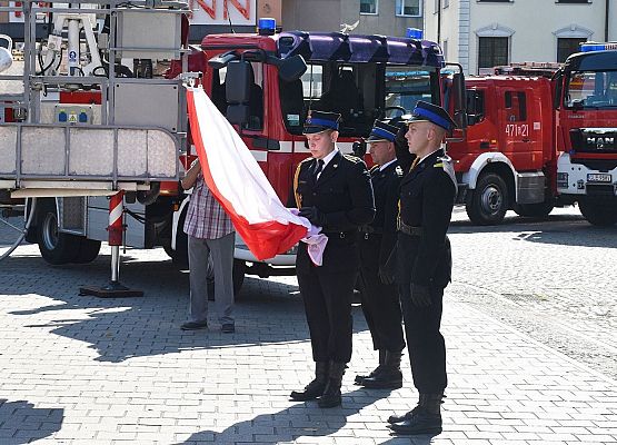 Podniesienie flagi państwowej