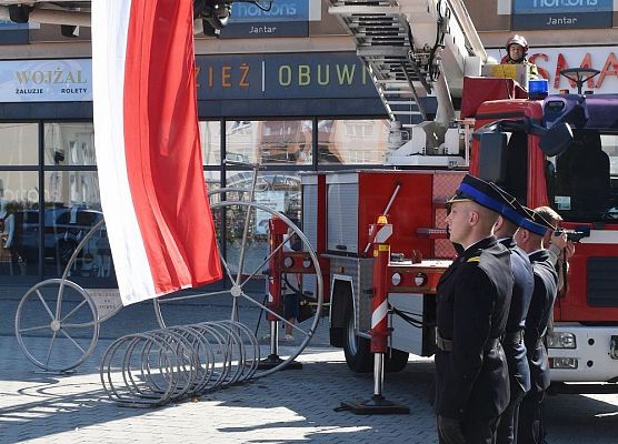 Podniesienie flagi państwowej