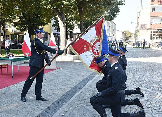 Sztandar przejmuje poczet