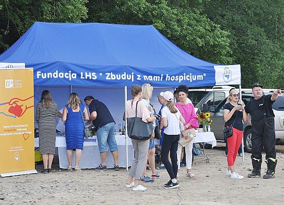 Goście przy stoiskach