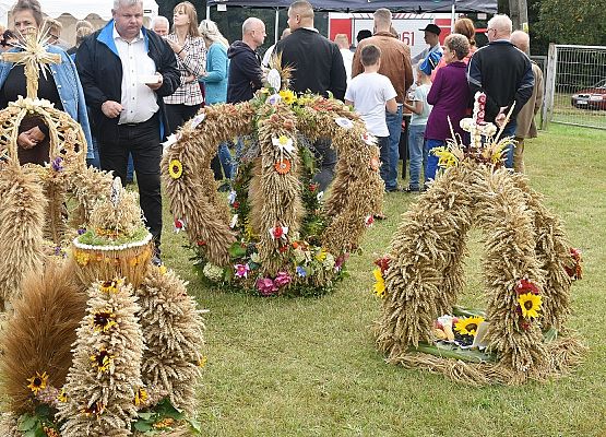 Konkursowe wieńce dożynkowe