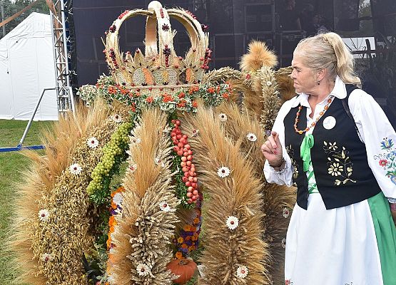 Konkursowe wieńce dożynkowe