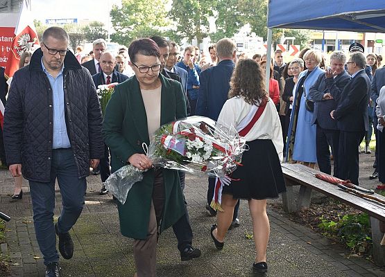 Kwiaty składają dyrektorzy