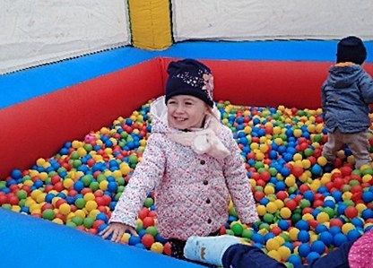 Wśród kolorowych piłeczek