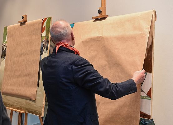 Artysta otwiera wystawę