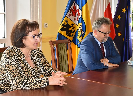 Rozmowa Starosty z uczennicami