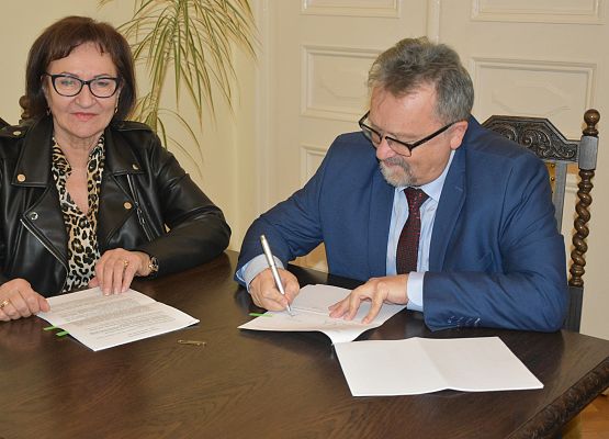 Podpisanie umowy na przebudowę