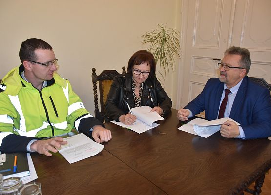 Podpisanie umowy na przebudowę