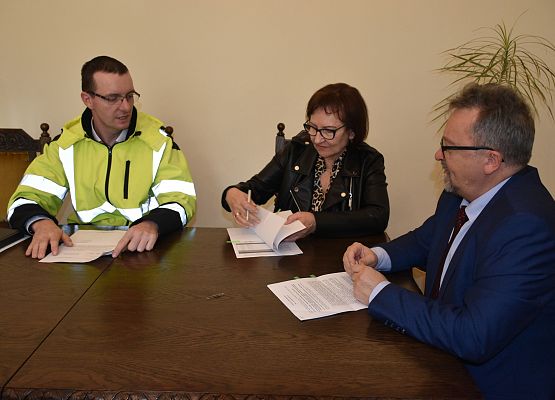 Podpisanie umowy na przebudowę